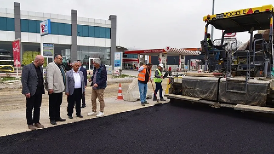 Zeybek: Sıcak asfaltla buluşmayan yol kalmayacak