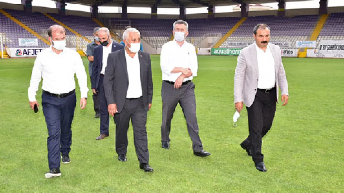 Zeybek tesis çalışanlarının bayramını kutladı