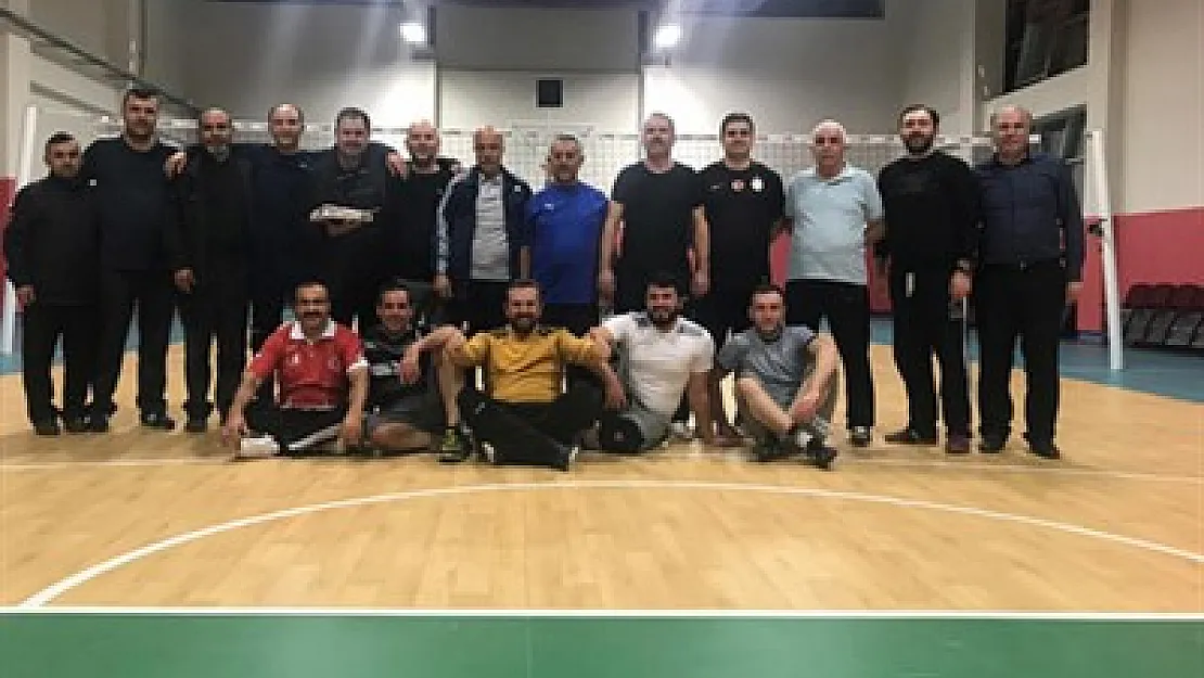 Zeybek'in takımı galip 4-2 – Kocatepe Gazetesi