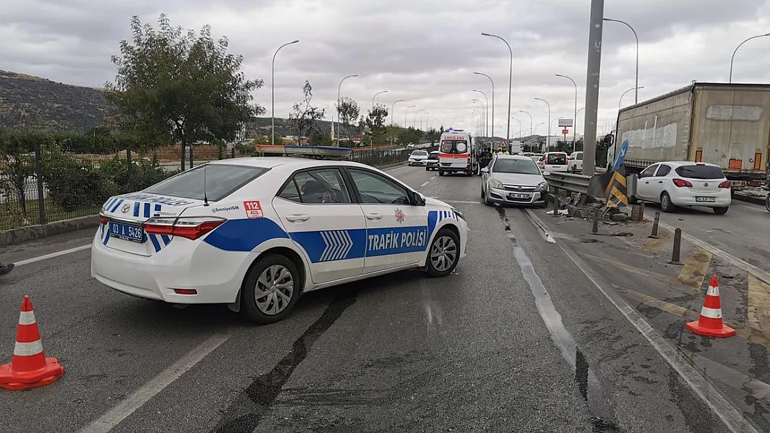 Zincirleme kaza nedeniyle karayolu bir süre trafiğe kapandı