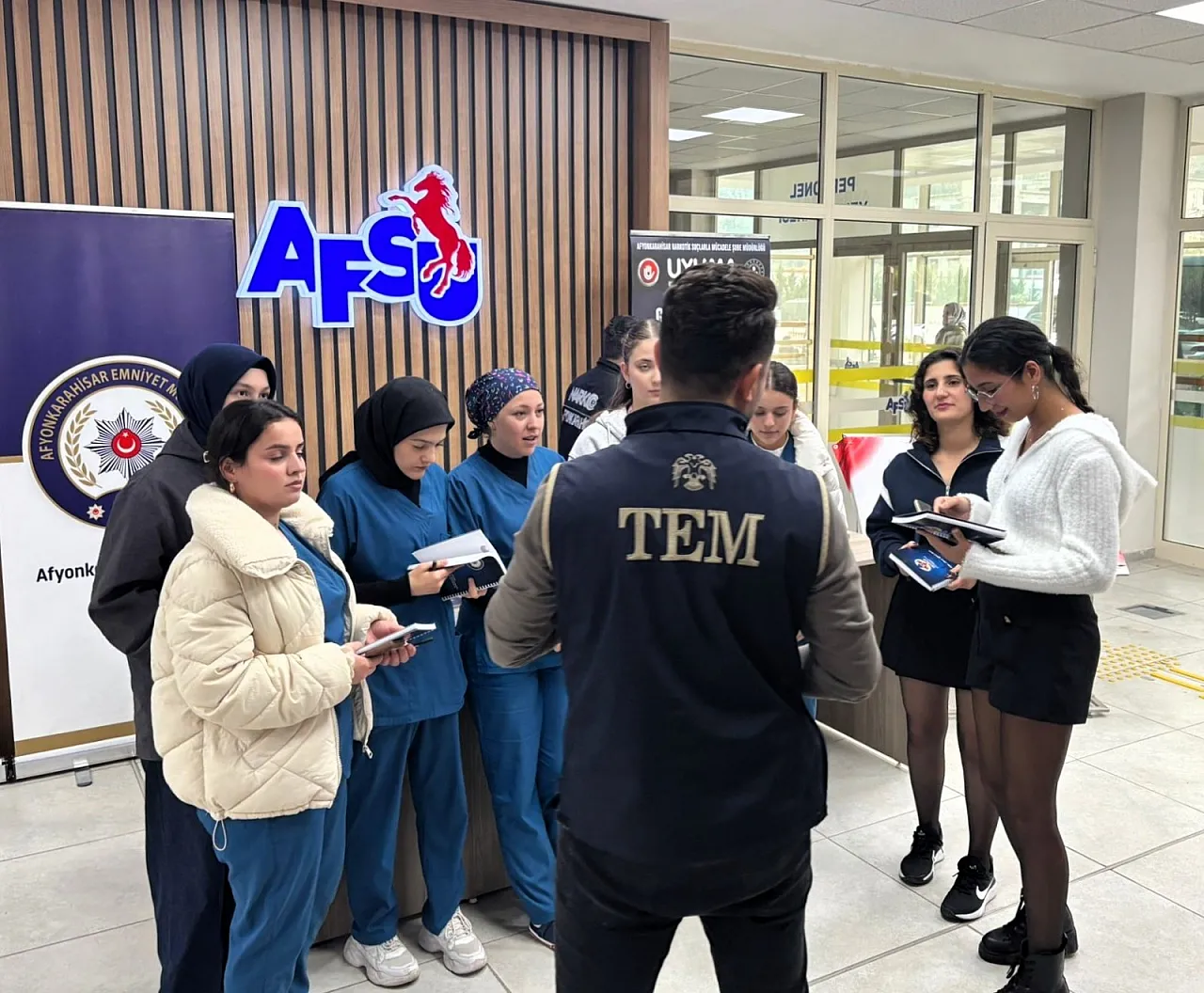 Afyon'da Polis, 17 Bin Üniversitesi Öğrencisini Bilgilendirdi