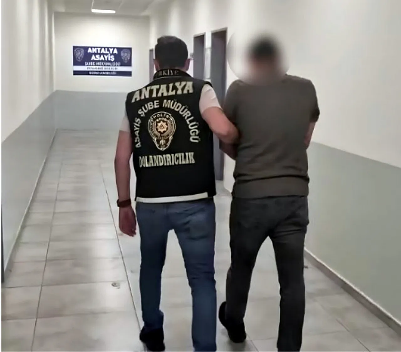 Sahte Kimlikle Başkasının Mülkünü Satacaklardı