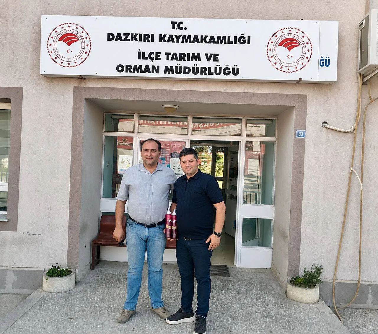 Dazkırı'da Arı Üreticilerine Ekipman Ve Kovan Dağıtıldı