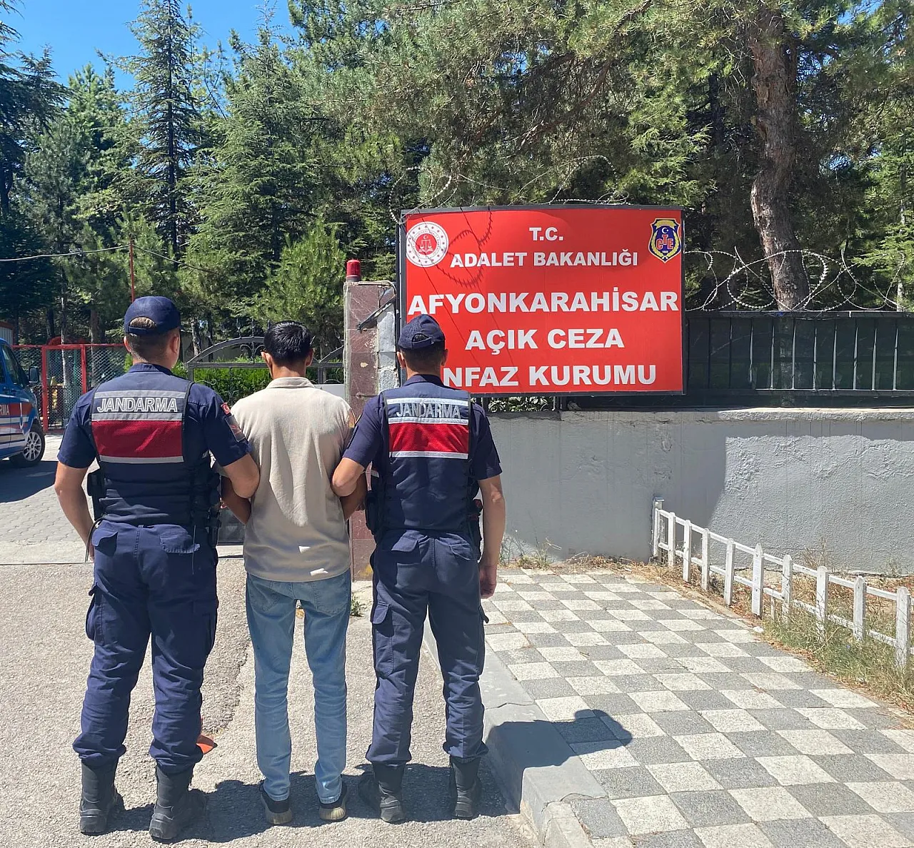 Afyonkarahisar'da 24 Aranan Şahıs Yakalandı, Milyonluk Ceza Kesildi