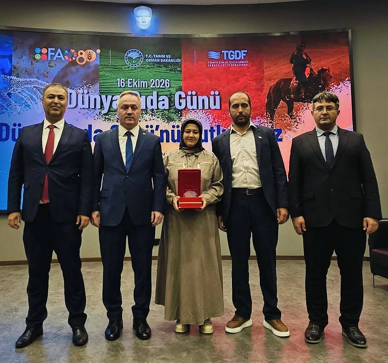 Afyon'dan İzmir'e Uzanan Hikaye: Kadın Çiftçinin Emeği Ödülle Taçlandı