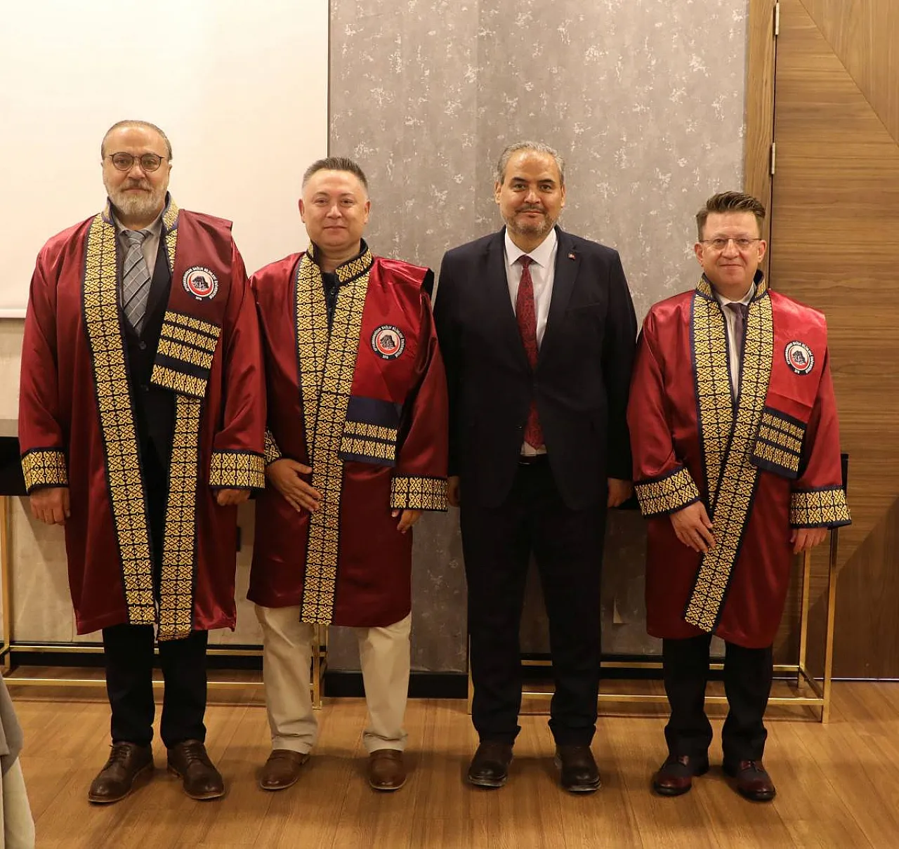 AFSÜ'de Yeni Kadrolara Atanan 11 Akademisyen Cübbe Giydi
