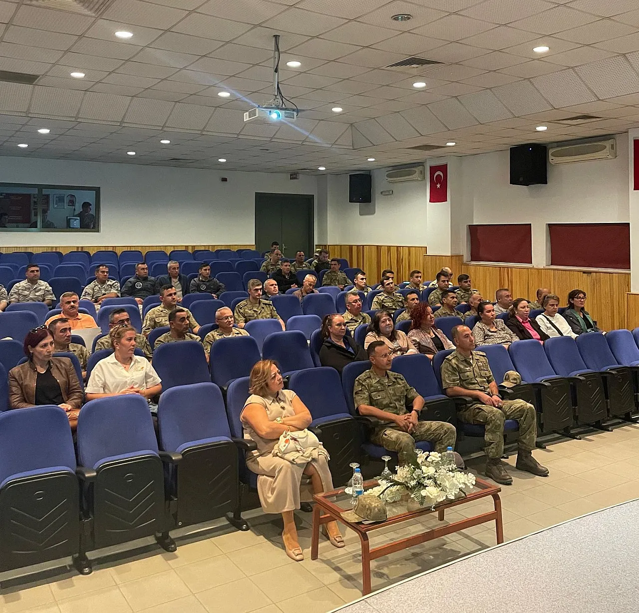 Afyon'da Polisten Üniversite Ve Kışlaya Özel Eğitim