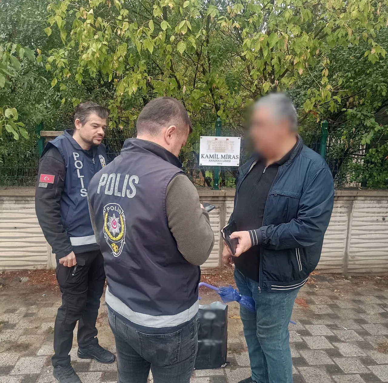 Polis Afyon'da Okul Çevrelerini Mercek Altına Aldı