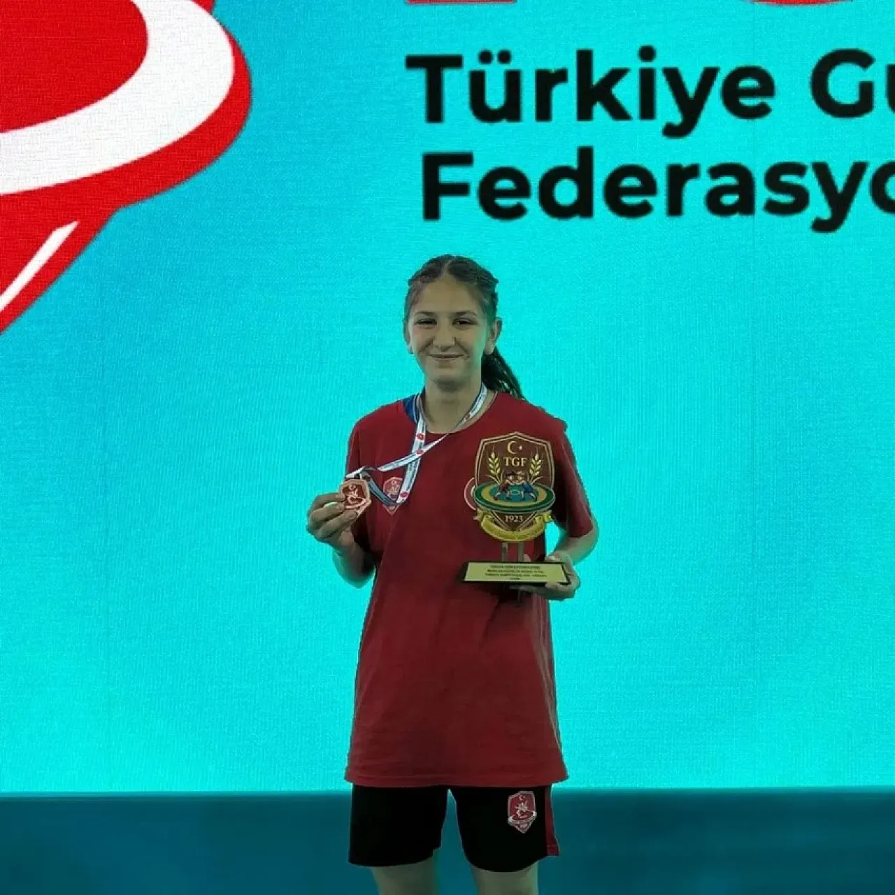 Afyonlu Kızlar Güreş Turnuvasından Madalyalarla Döndü