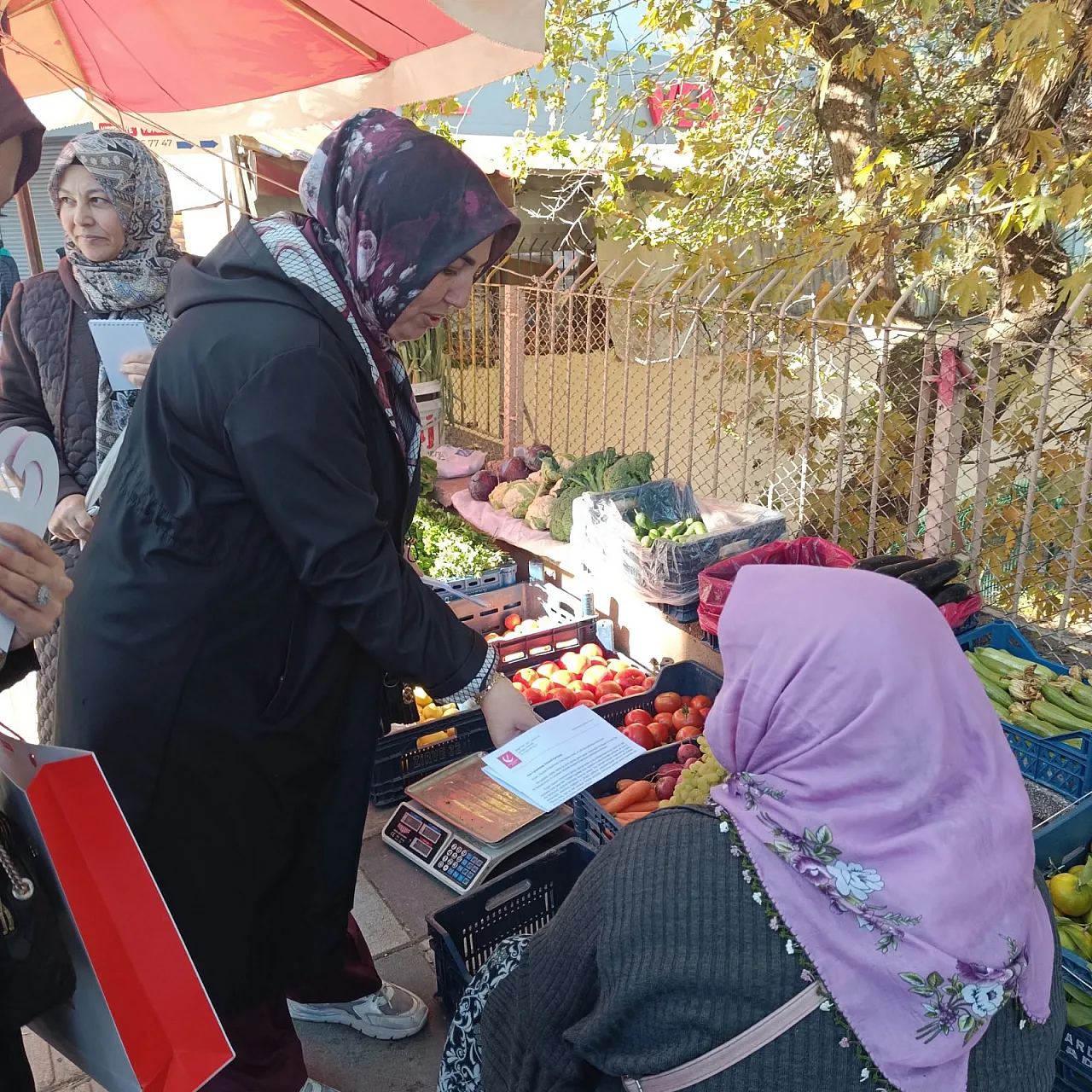 Yeniden Refah Partisi Kadın Kolları, Afyon'da Erbakan'ın mektubunu iletti