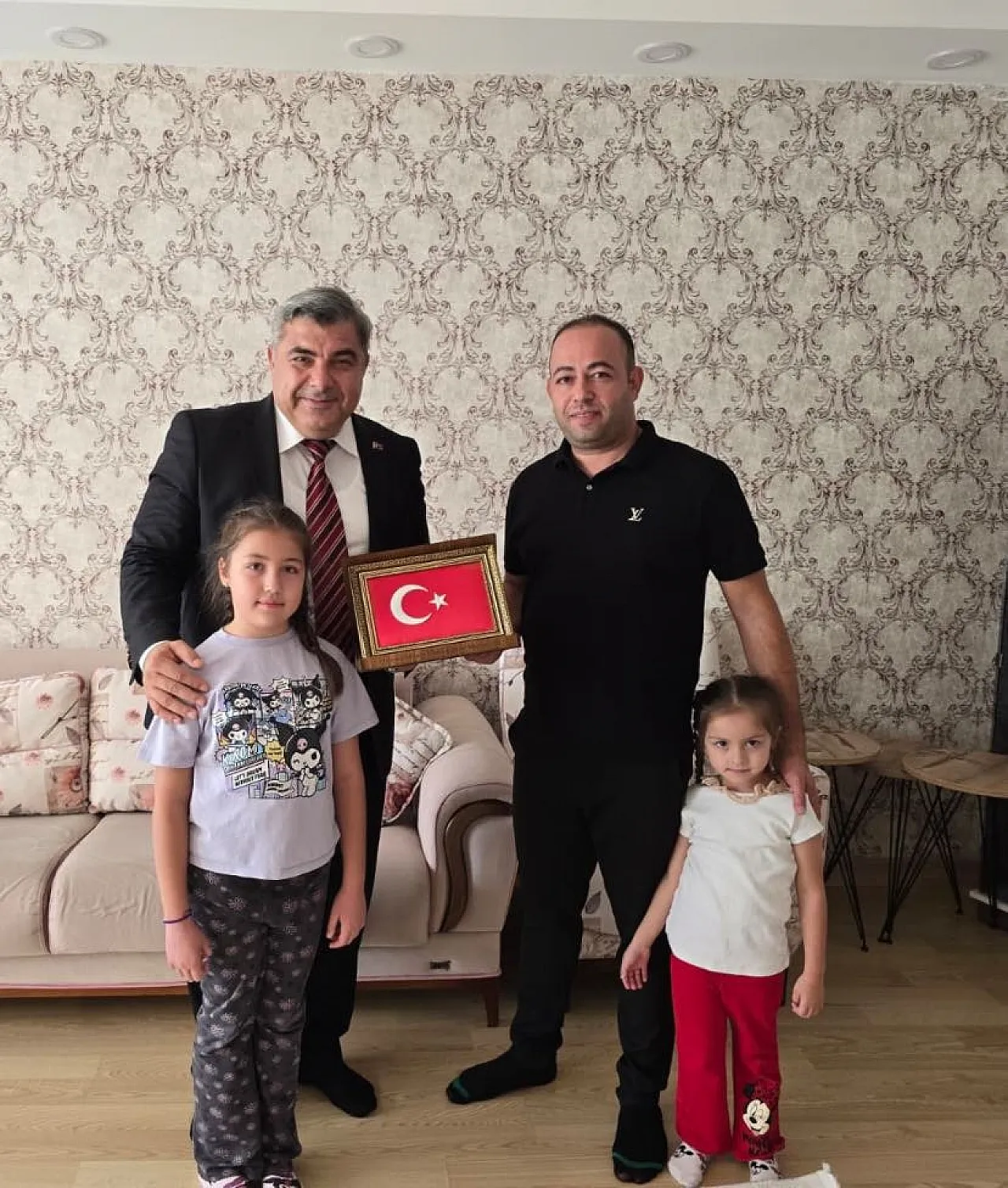 Müdür Sünnetci, Gazi İlhan'ı Ziyaret Etti