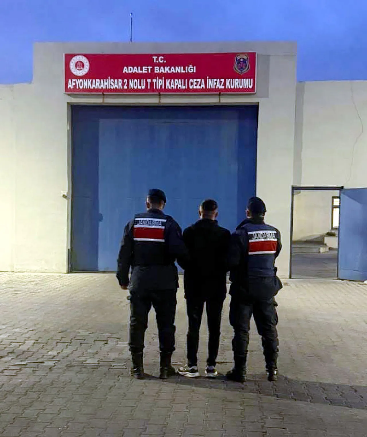 Jandarma Kapıyı Çaldı, İmalathane Ortaya Çıktı!