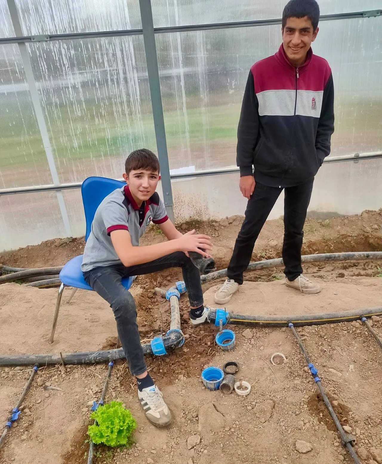 Afyon'da Bu Lisede Öğrenciler Sınıftan Çıkıp Seraya Girdi!