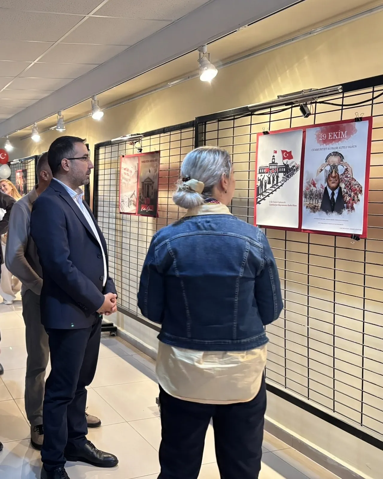 Cumhuriyet'i Afişlerle Anlattılar