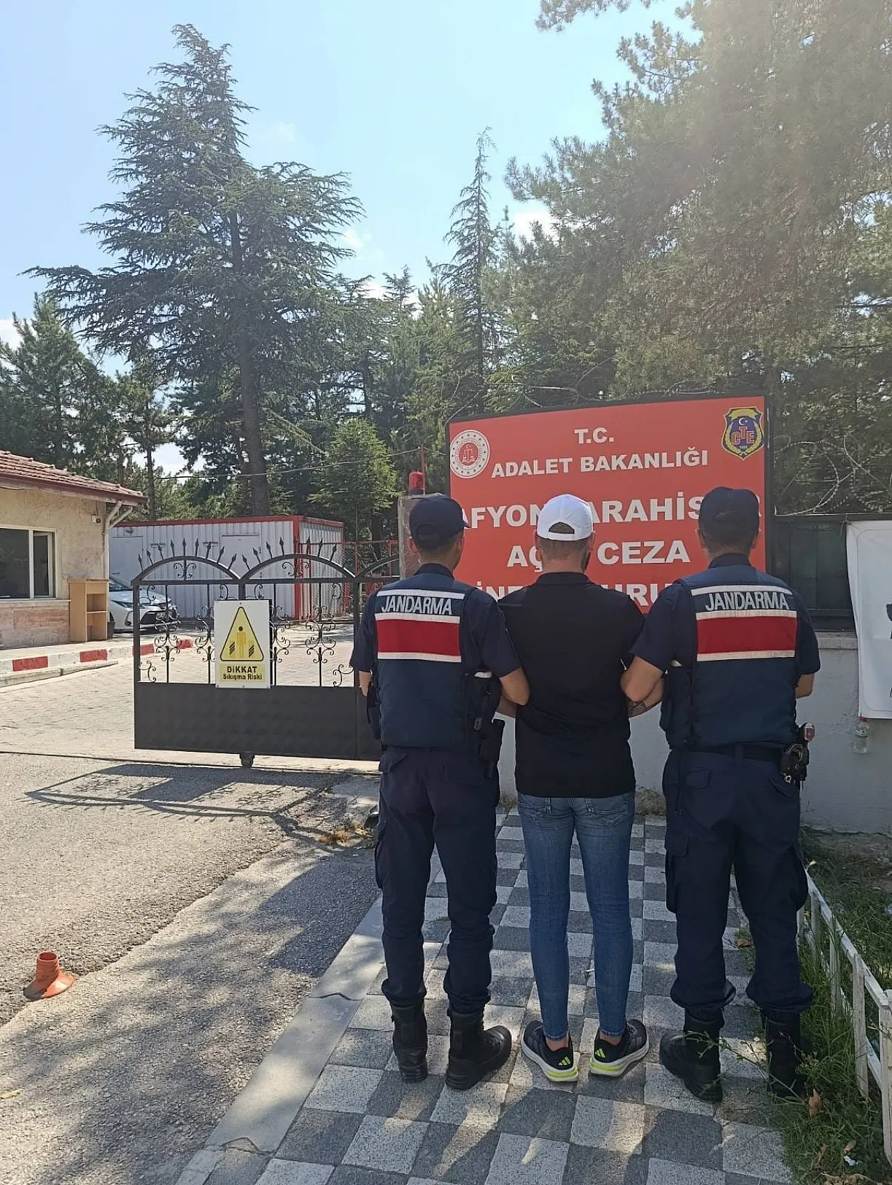 Afyon'da Jandarma 1 Haftada 46 Kişiyi Yakaladı