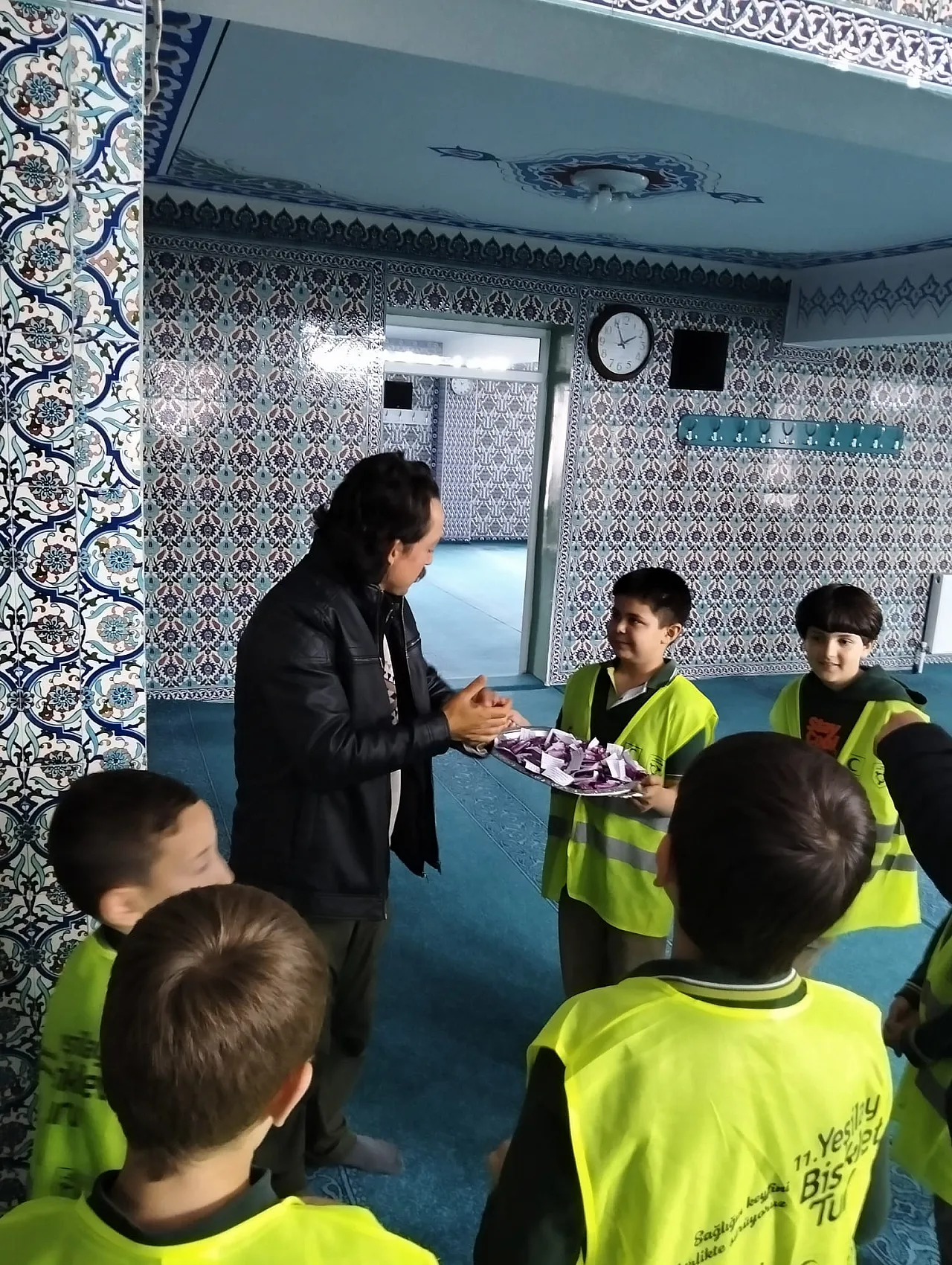 'Gülümsemek Sadakadır' Dediler, Camiyi Ziyaret Ettiler