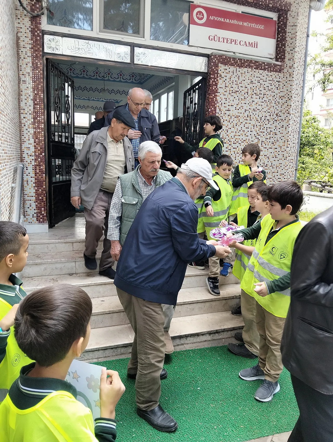 'Gülümsemek Sadakadır' Dediler, Camiyi Ziyaret Ettiler