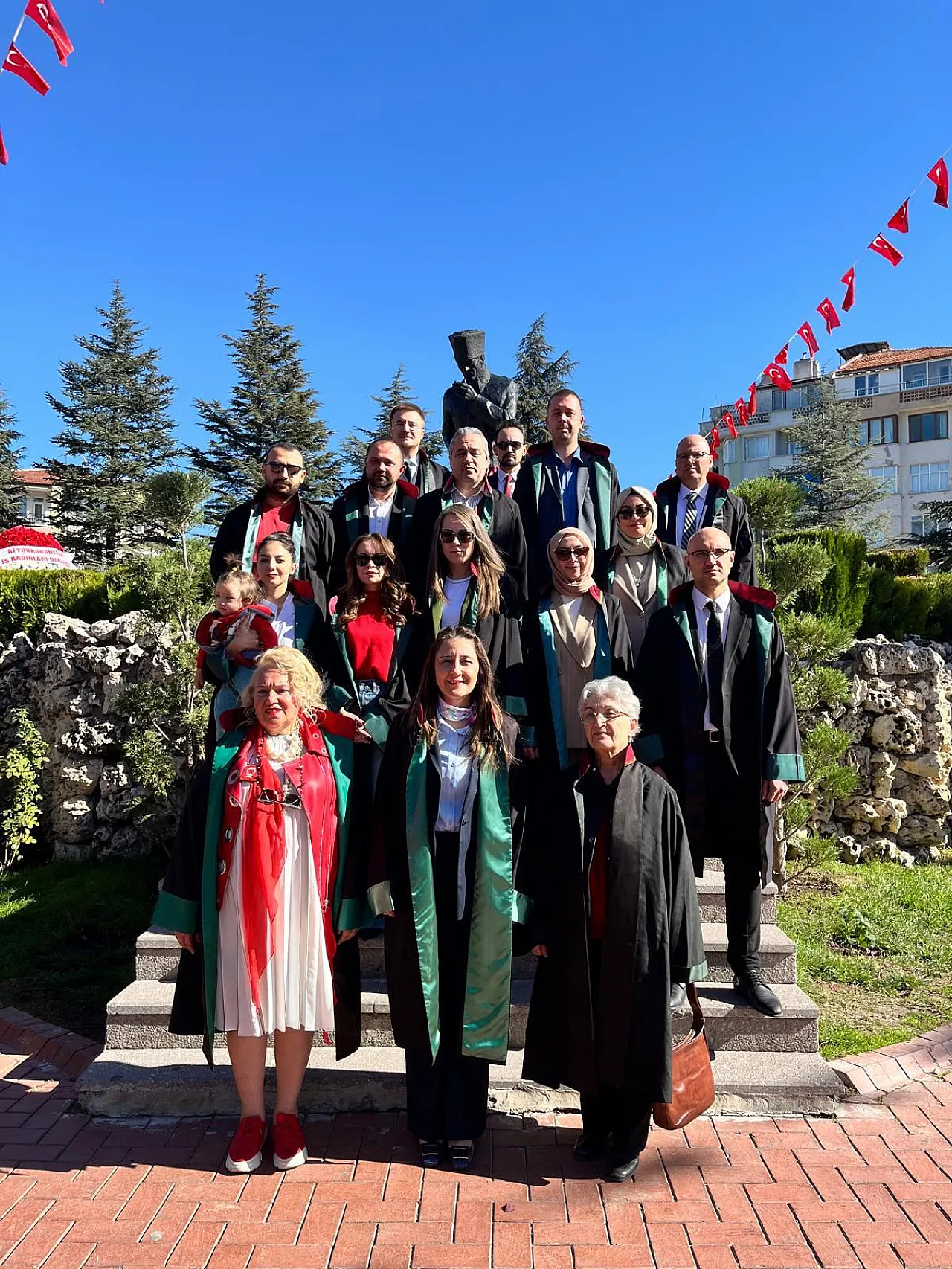 'Adaletin Yolu Kesilmesin, Yaşasın Cumhuriyet'