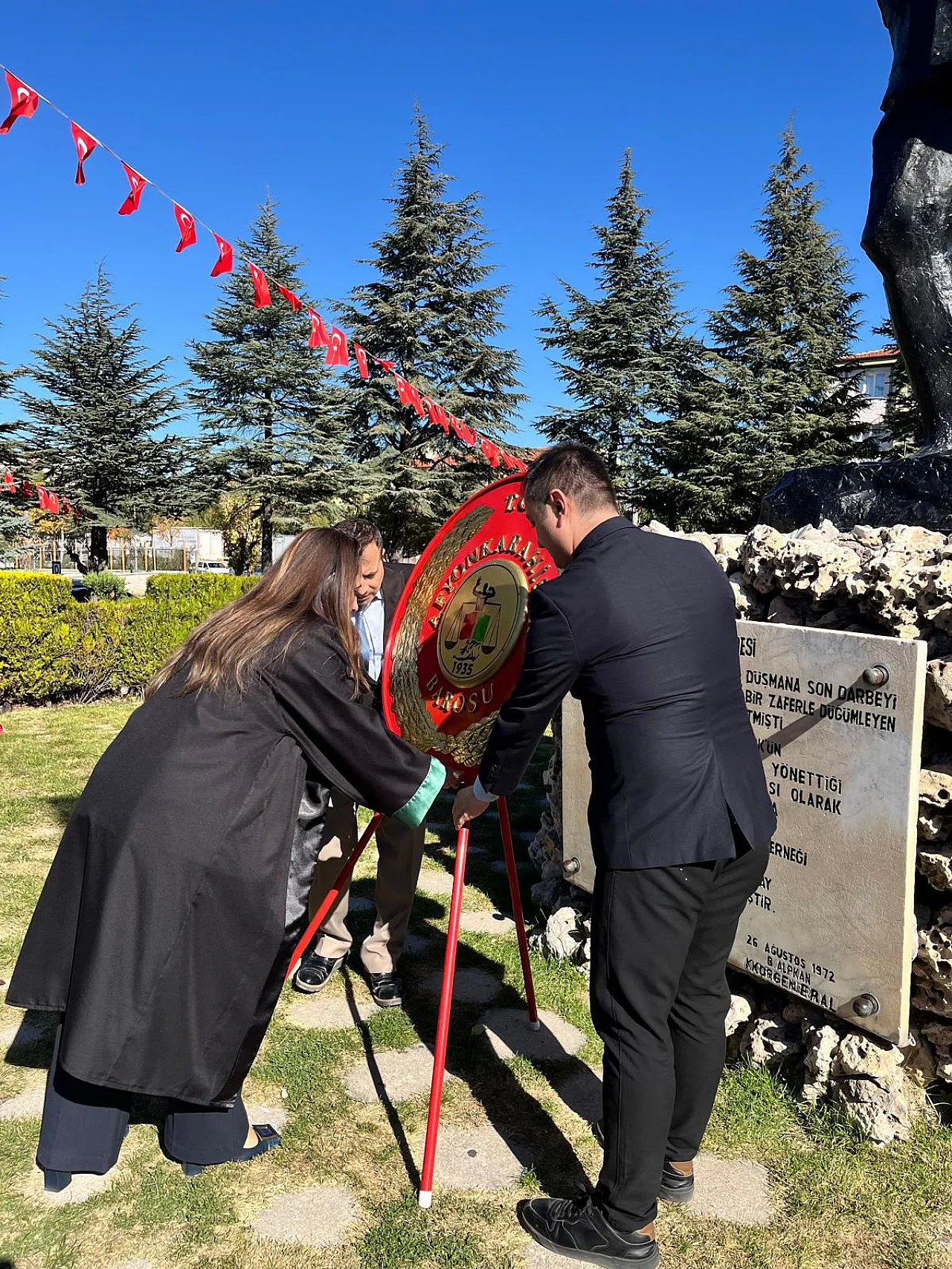 'Adaletin Yolu Kesilmesin, Yaşasın Cumhuriyet'