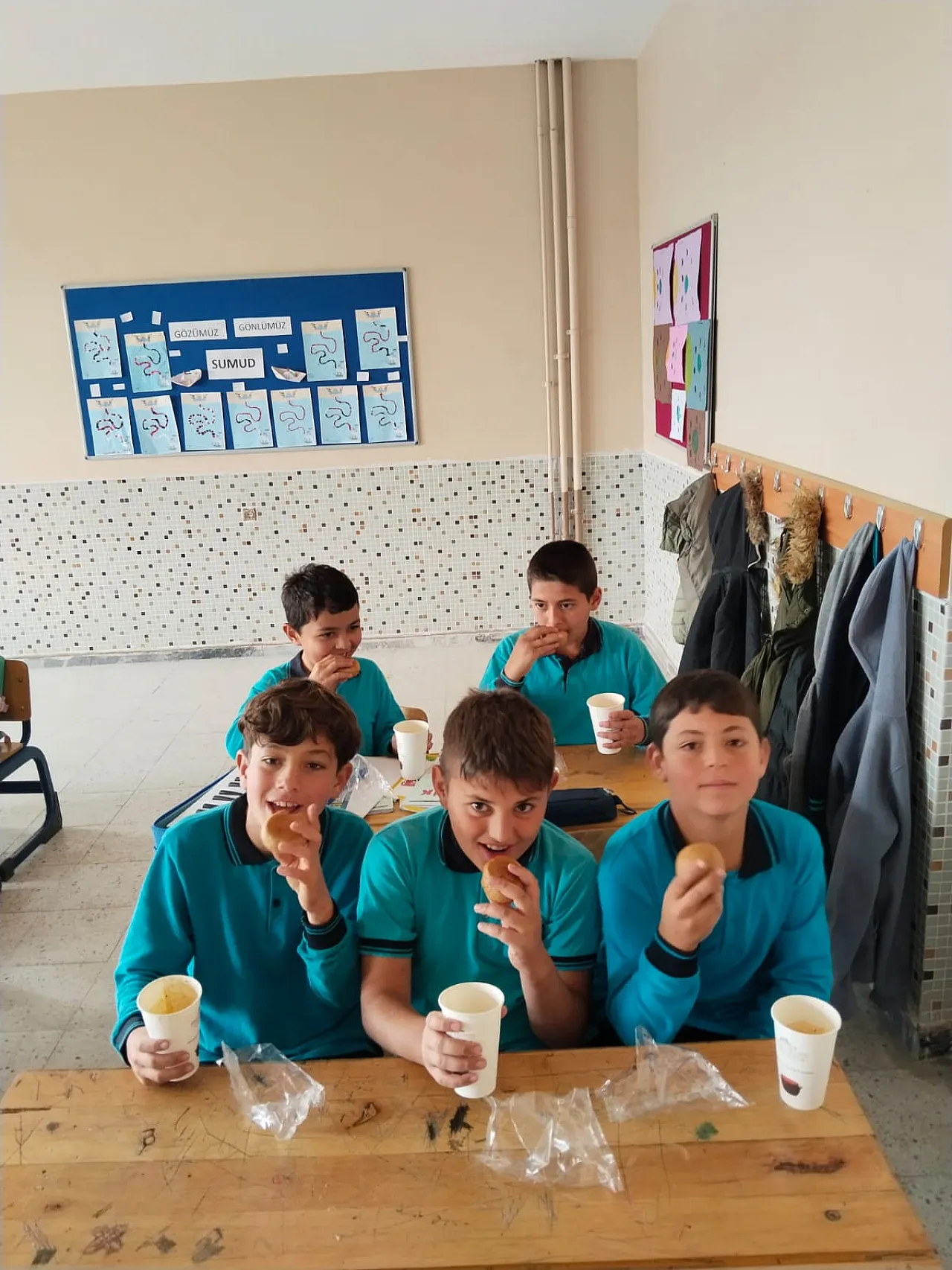 Afyon'da Valilik Desteğiyle Haftada 22 Bin Öğrenciye Sıcak Çorba