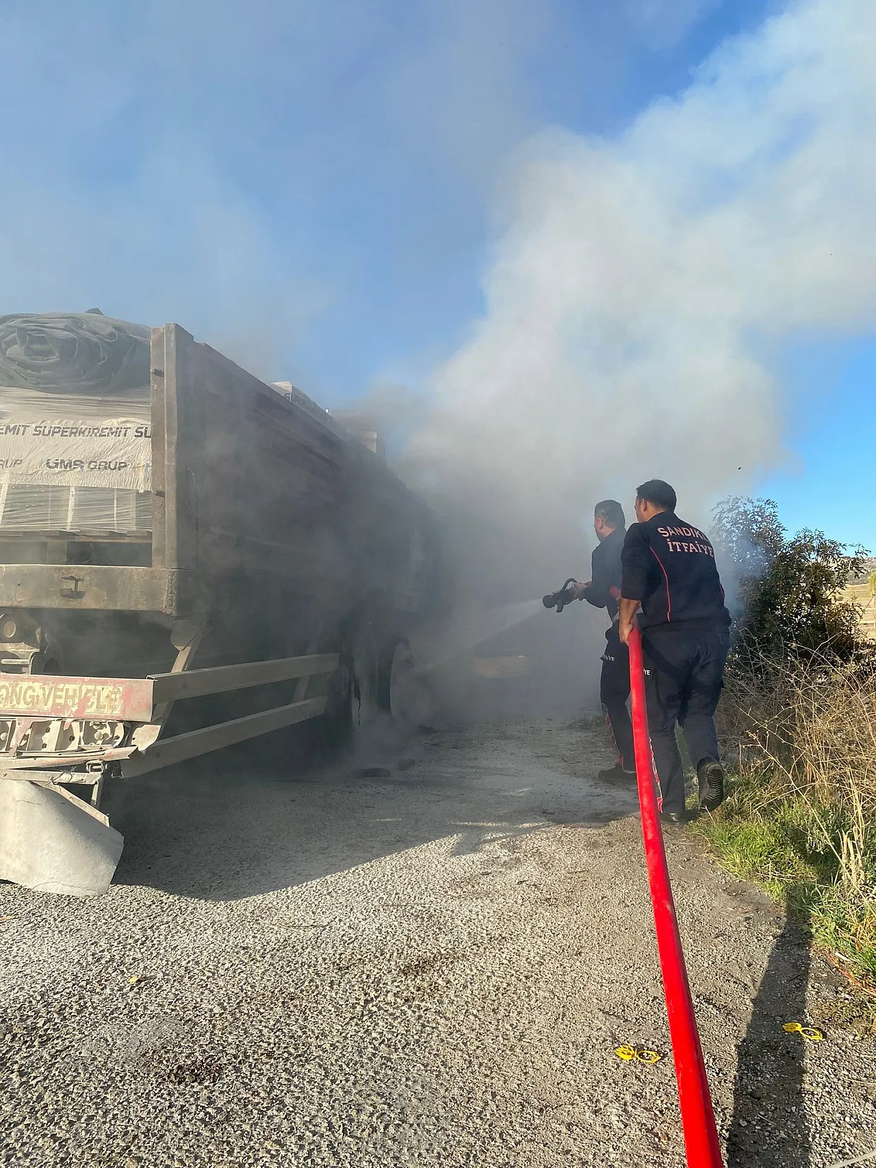 Seyir Halindeki Tır Alev Aldı: Facia Kıl Payı Atlatıldı!