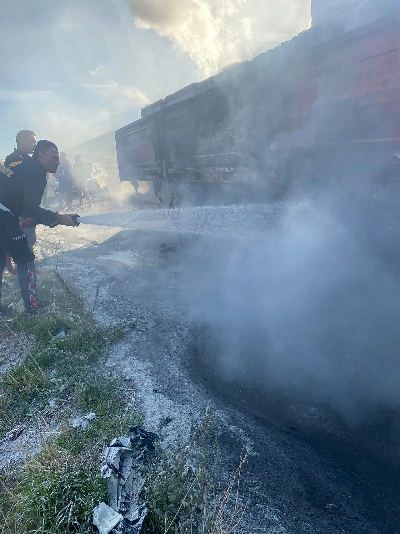 Seyir Halindeki Tır Alev Aldı: Facia Kıl Payı Atlatıldı!