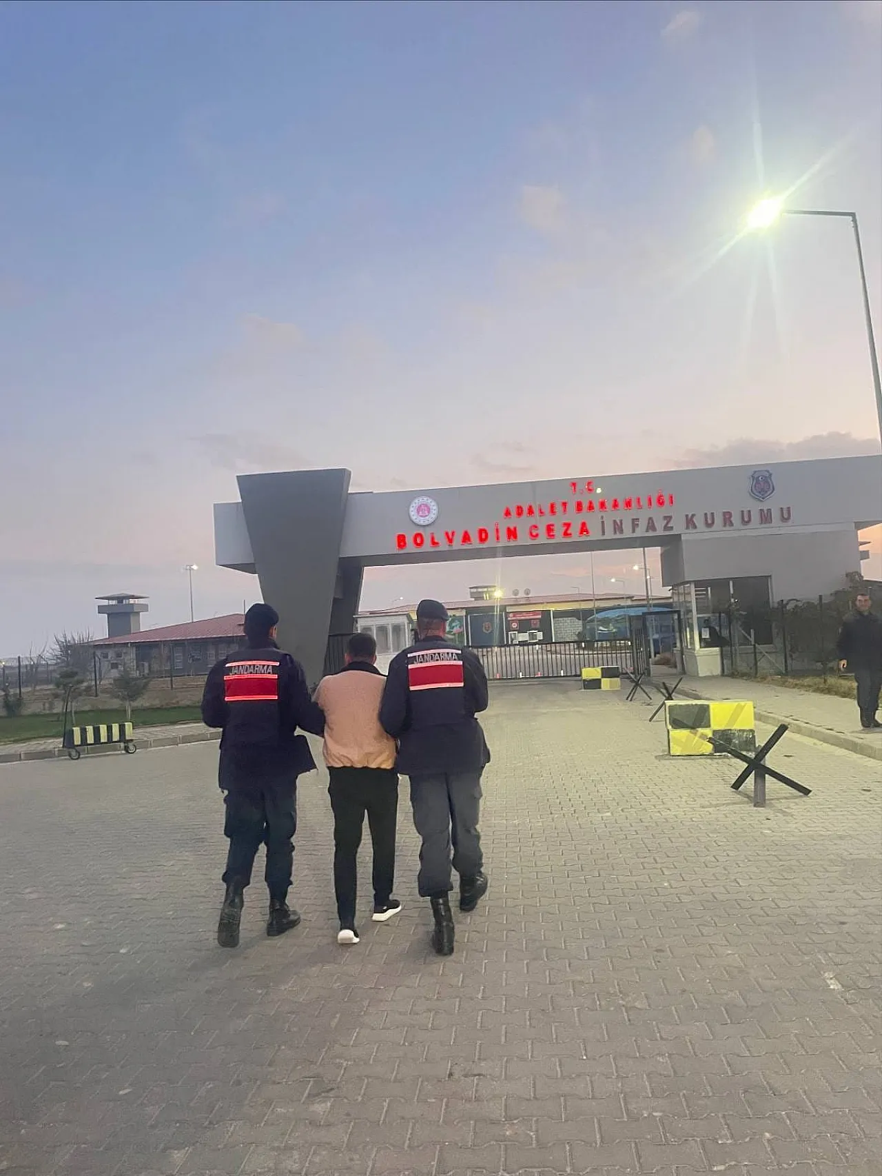 Jandarma, Afyon'da 43 Aranan Şahsı Yakaladı