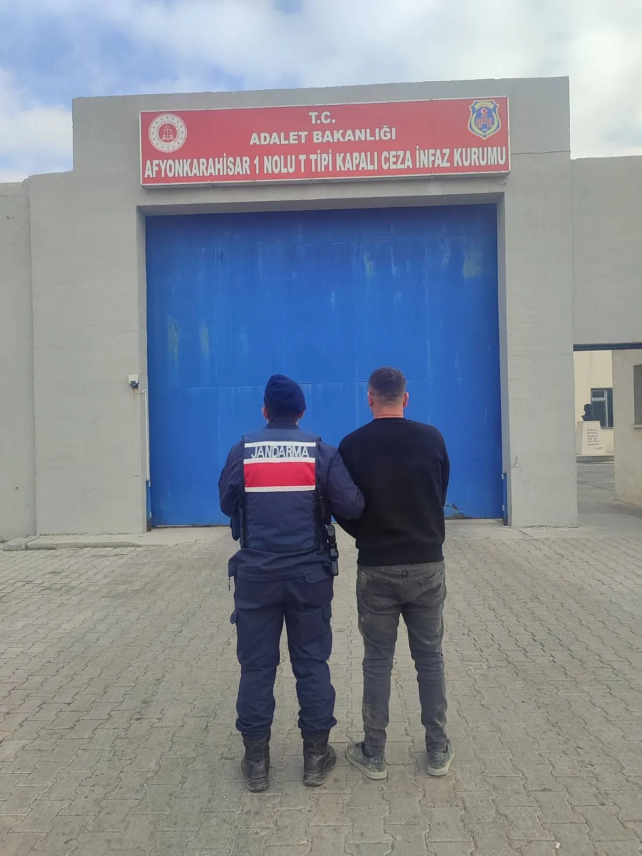 Jandarma, Afyon'da 43 Aranan Şahsı Yakaladı