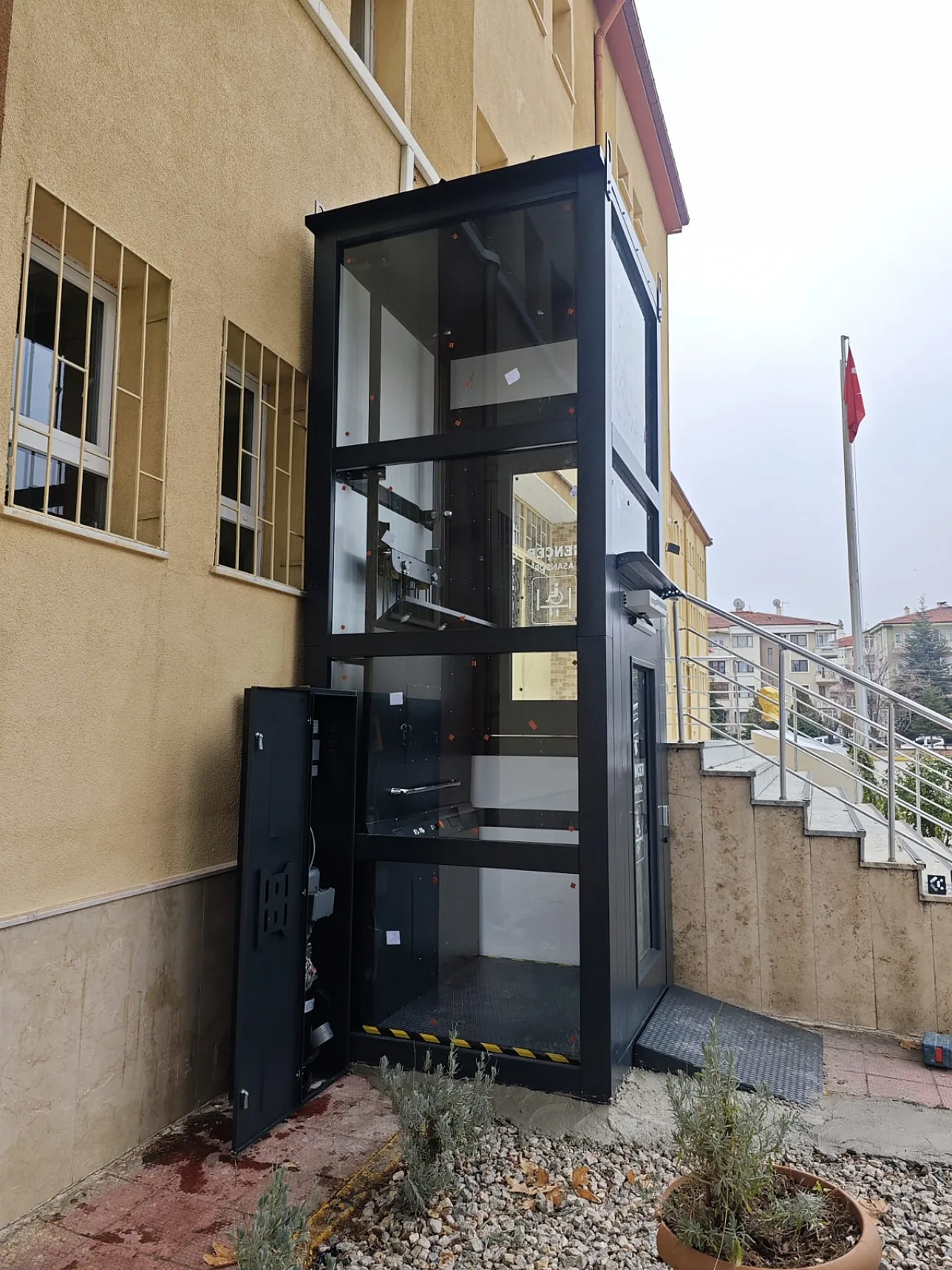 Devlet Ana Varsa Vatandaşa Engel Yok