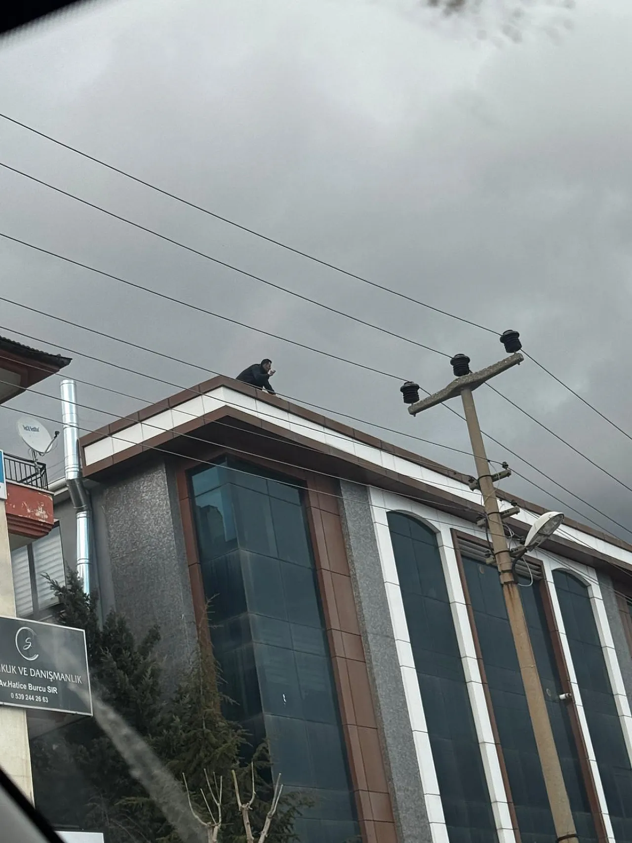 Afyon'da Çatıya Çıkan Adama İkna Seferberliği