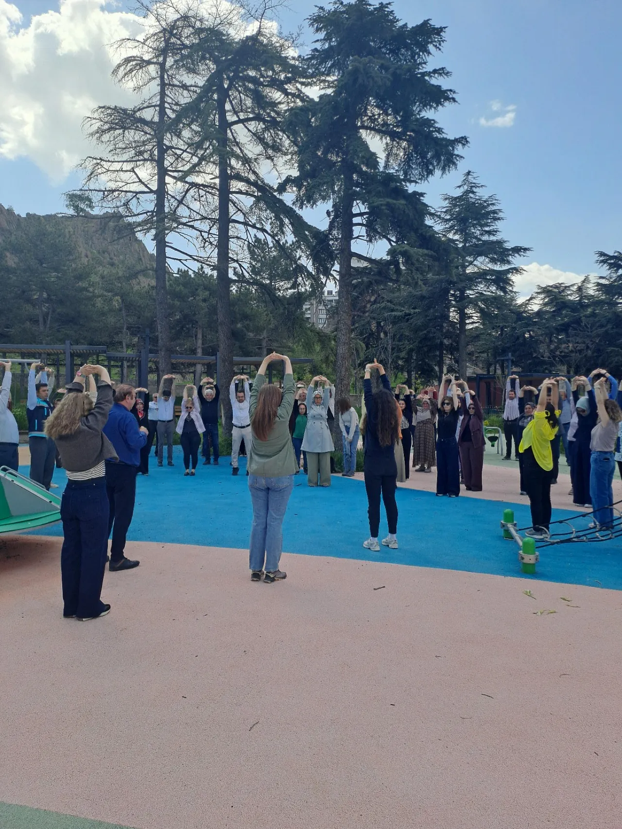 Sağlık Çalışanları Sağlık İçin Hareket Etti