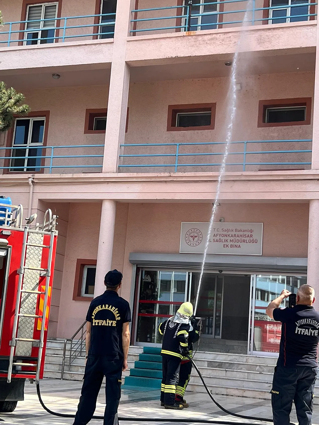 Sağlık Müdürlüğündeki Yangın Tatbikatı Gerçeğini Aratmadı