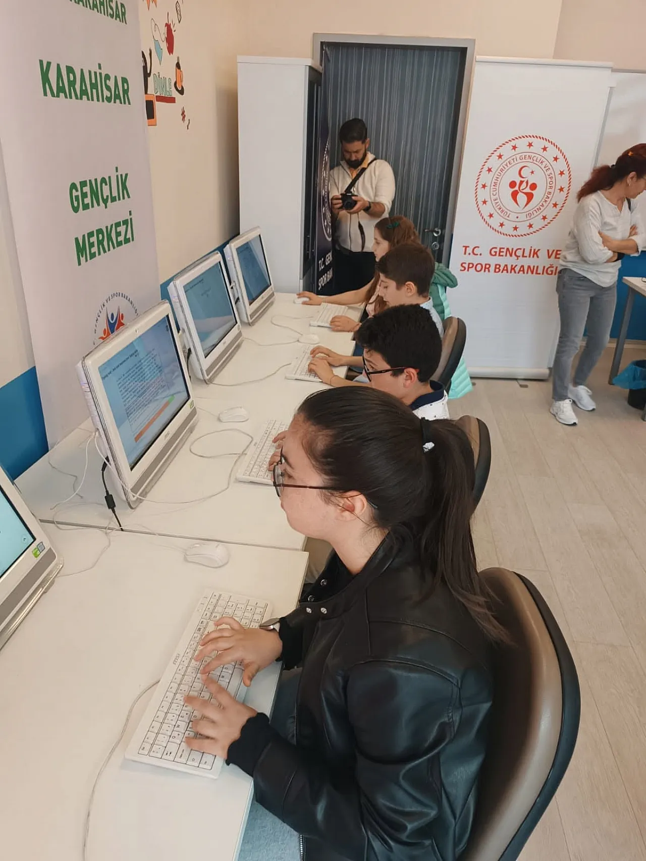 Afyonlu İhsan Yener'in F Klavye Bayrağını Afyonlu Seçkin Köse Taşıyor