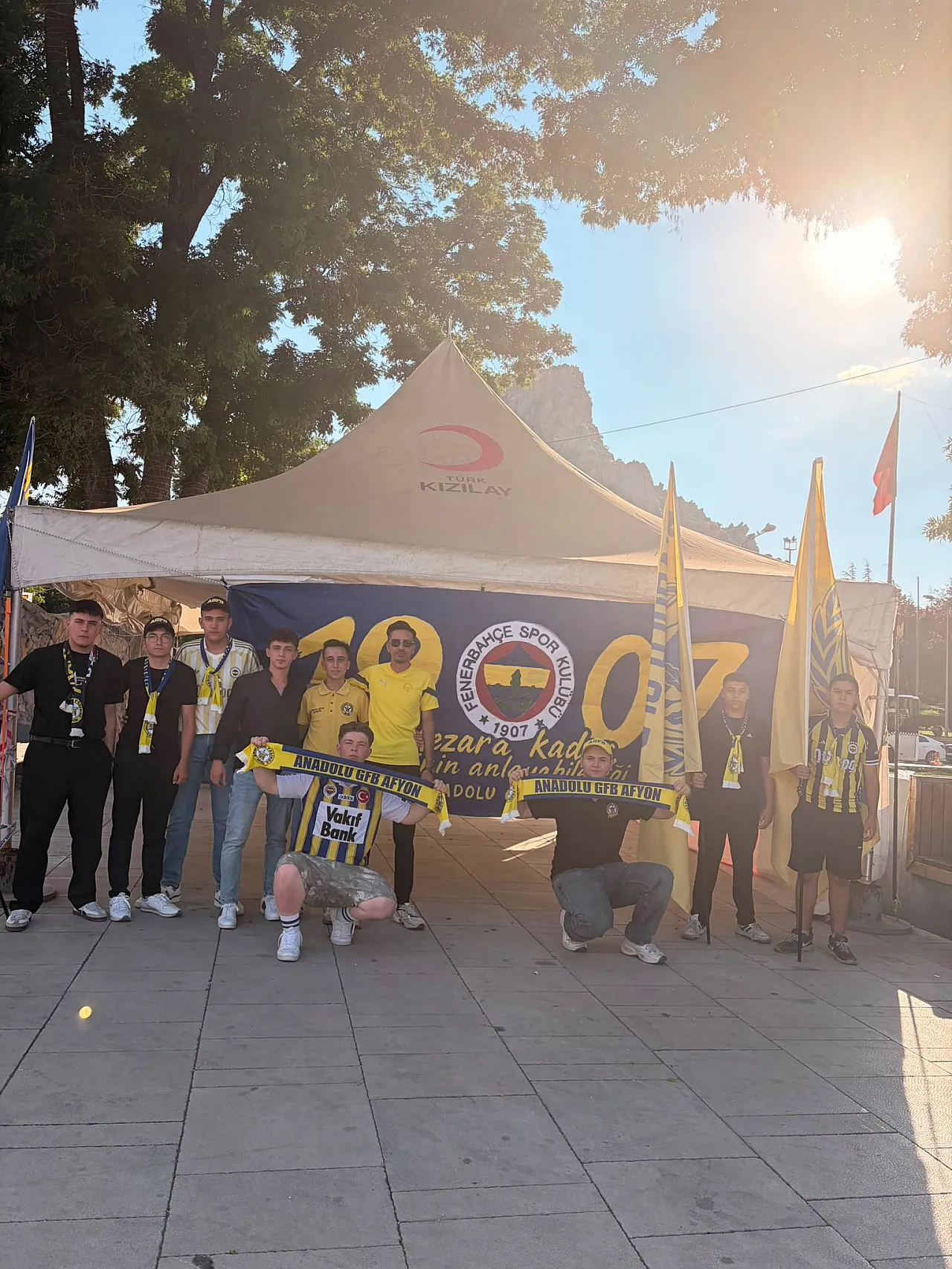 Zafer Meydanı'nda Fenerbahçeliler Günü'nü Kutladılar