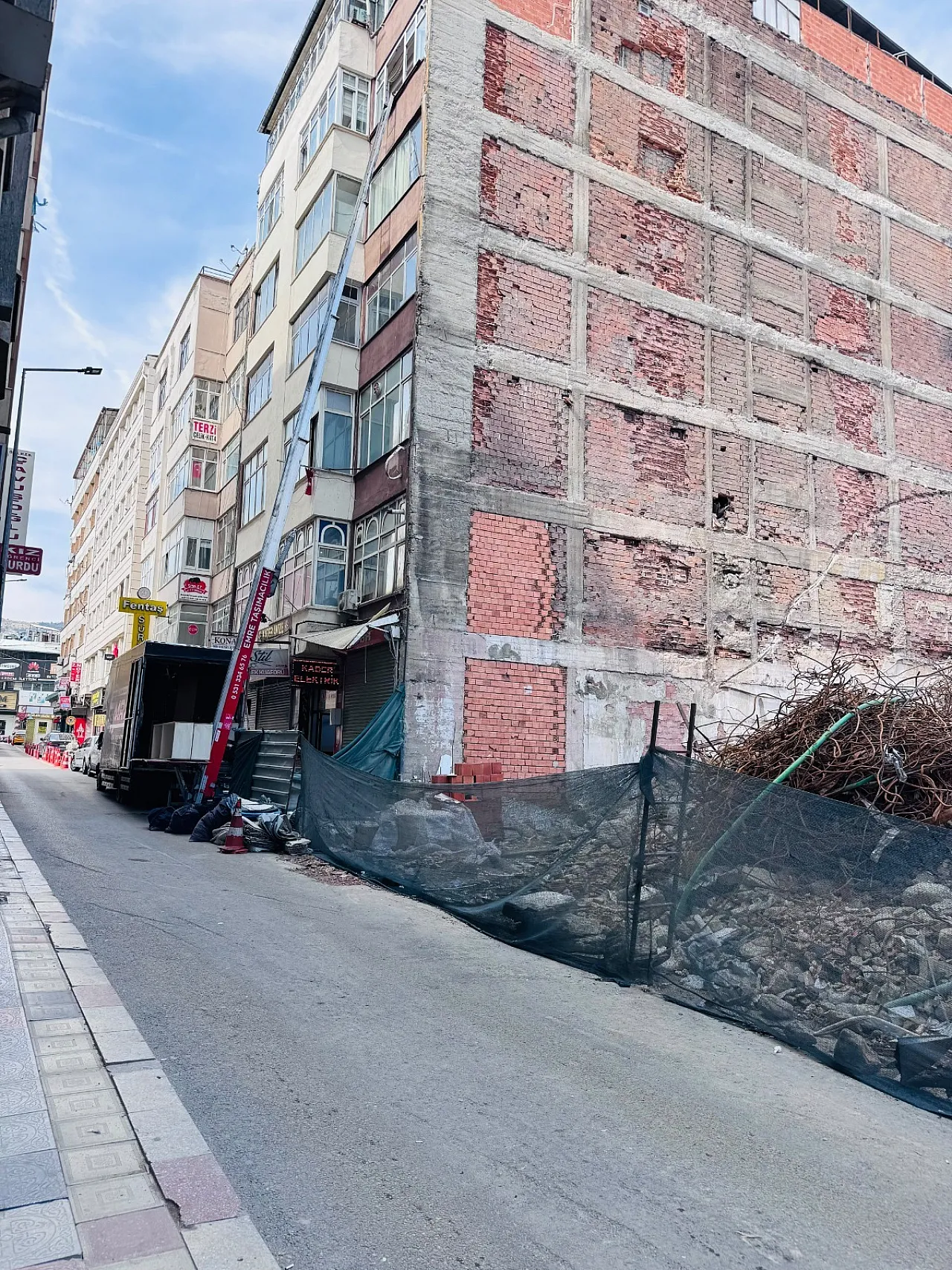 Afyon'da Herkes Bunu Konuşuyor: Yıkılacak Mı?