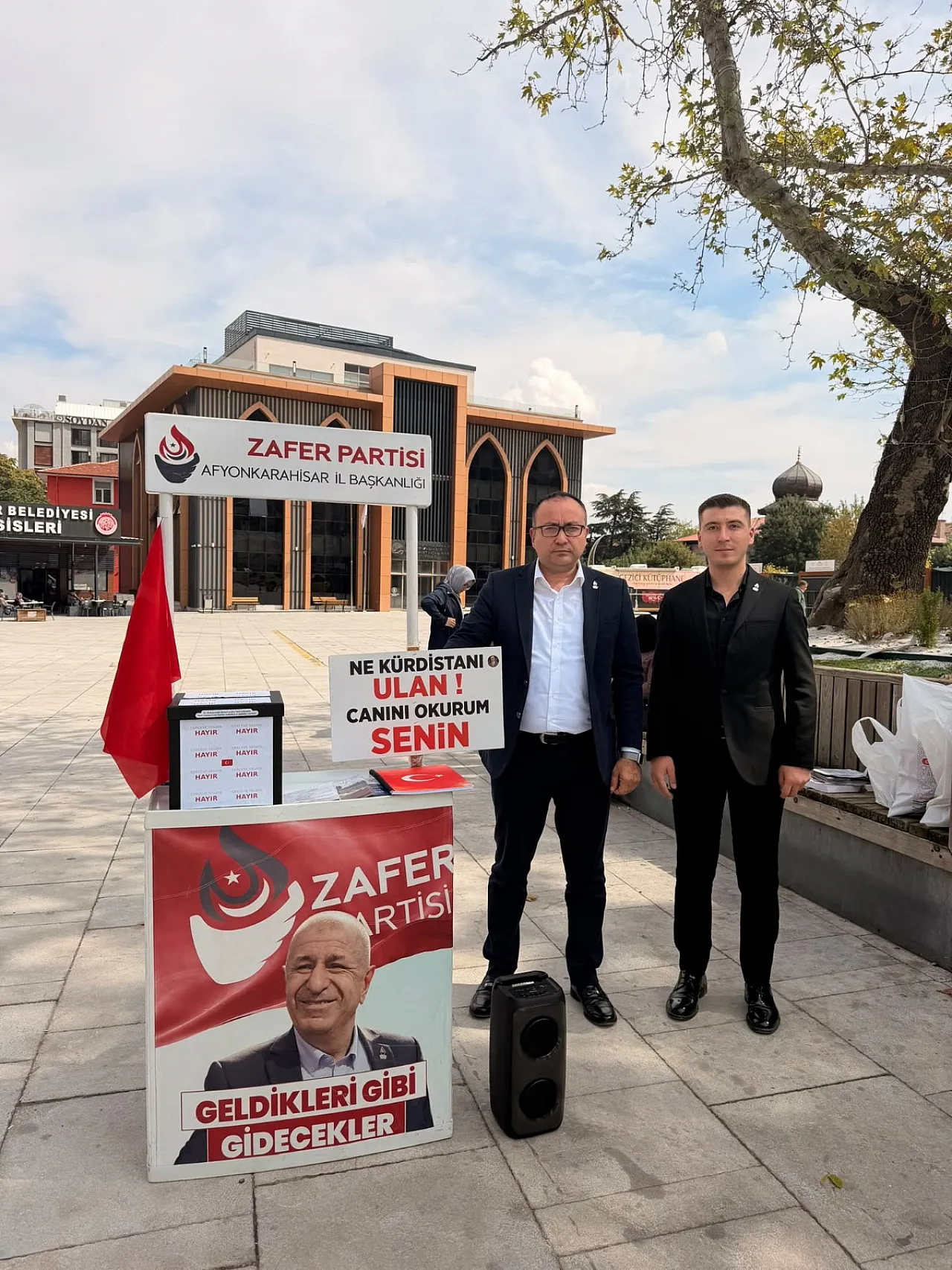 Zafer Partisi'nden Zafer Meydanı'nda 'Çerçeve Yasaya Hayır' Standı