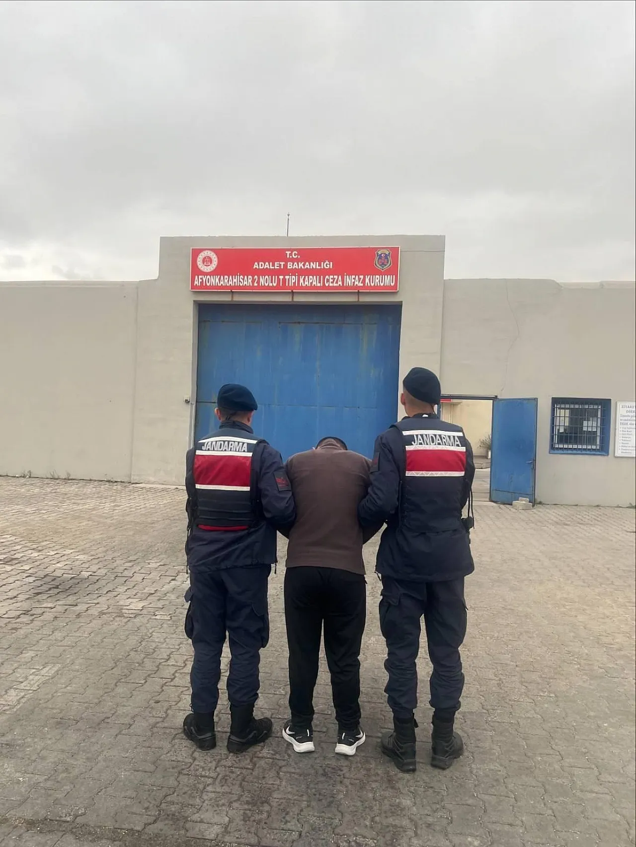 Afyon'da Aranan 49 Kişi Yakalandı: 13'ü Tutuklandı