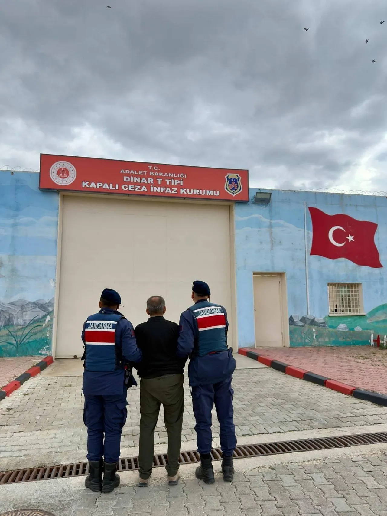 Afyon'da Aranan 49 Kişi Yakalandı: 13'ü Tutuklandı