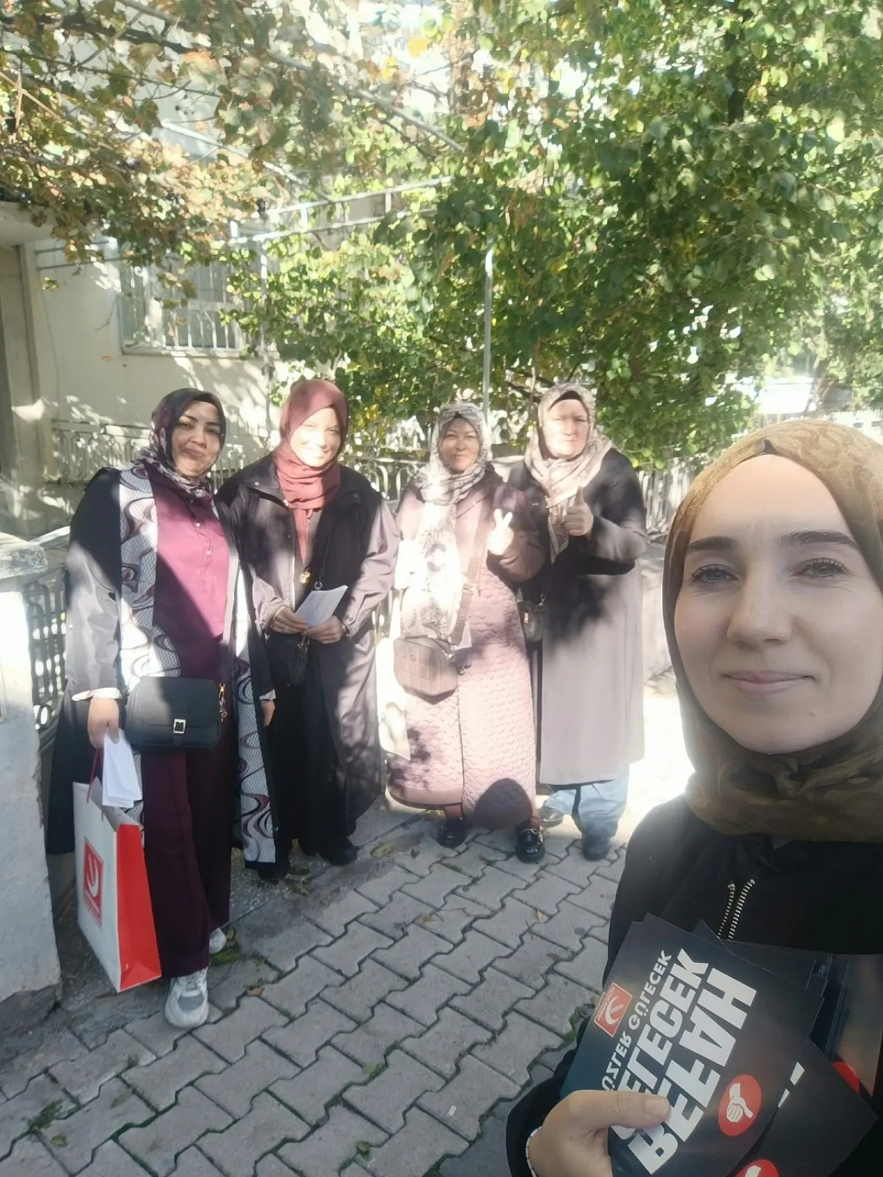 Yeniden Refah Partisi Kadın Kolları, Afyon'da Erbakan'ın mektubunu iletti