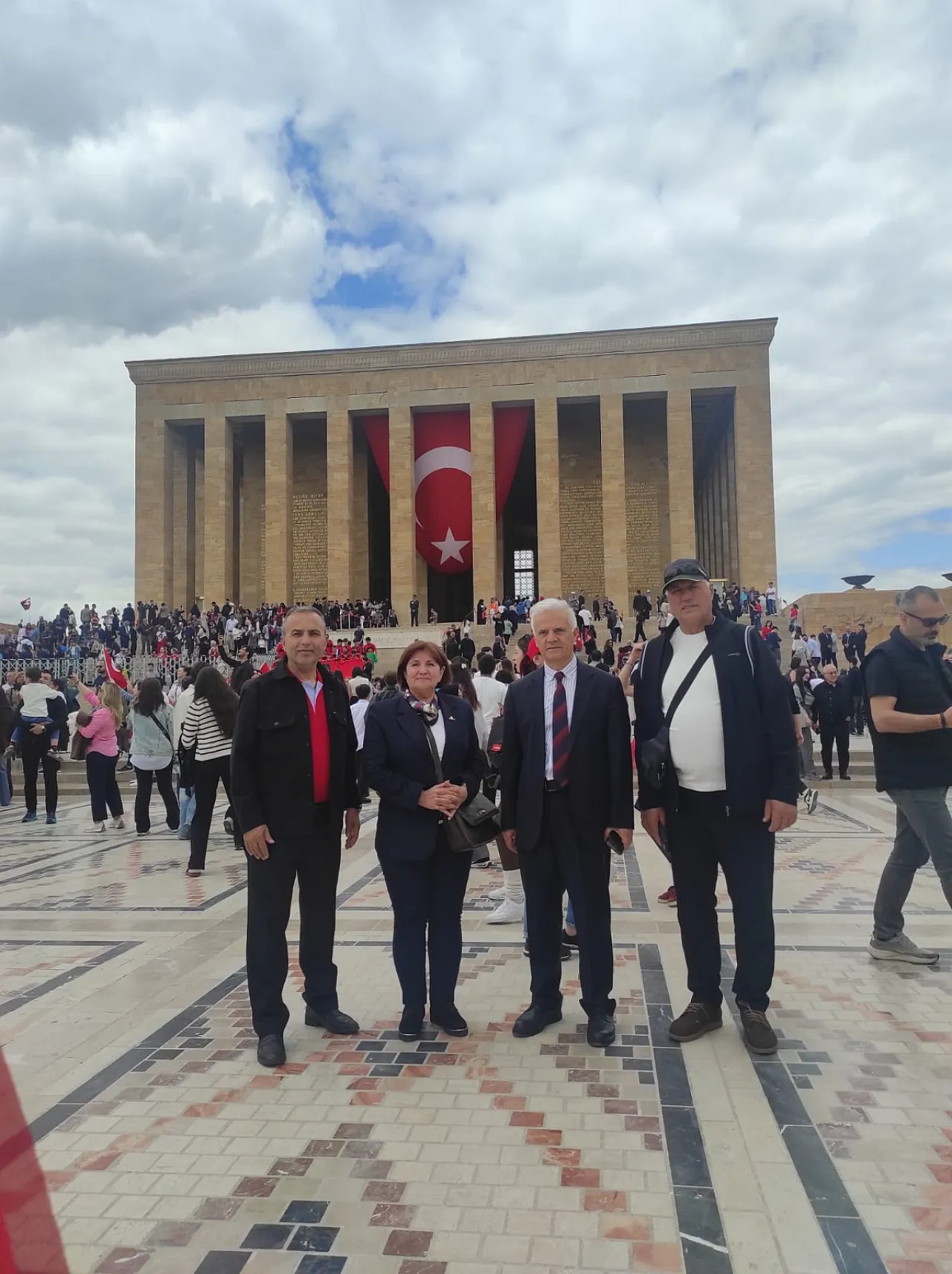 ADD'li Gençler, İsmet İnönü'nün Kızıyla Sohbet Etti