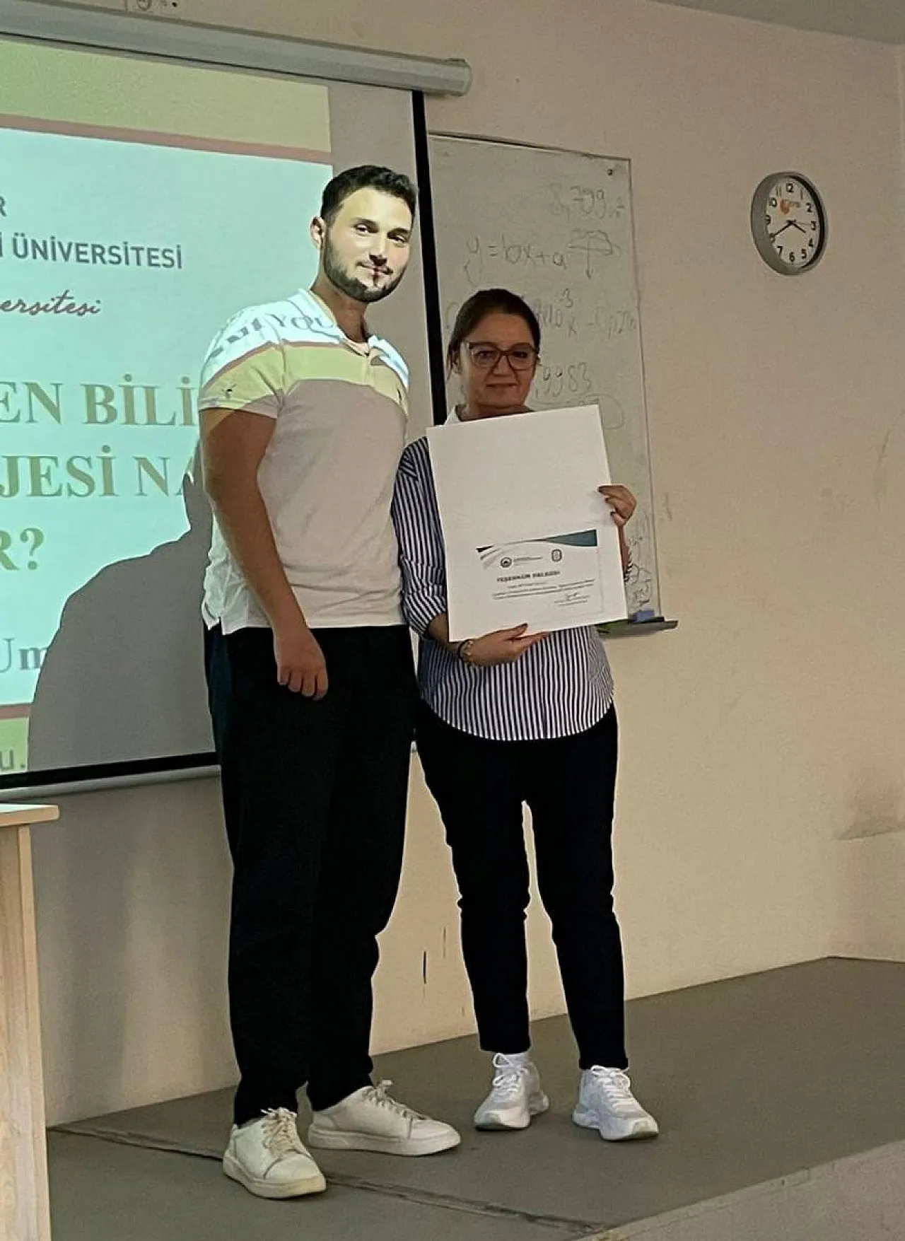 AFSÜ Eczacılık Fakültesi Öğrencileri Proje Sunumu Yaptı