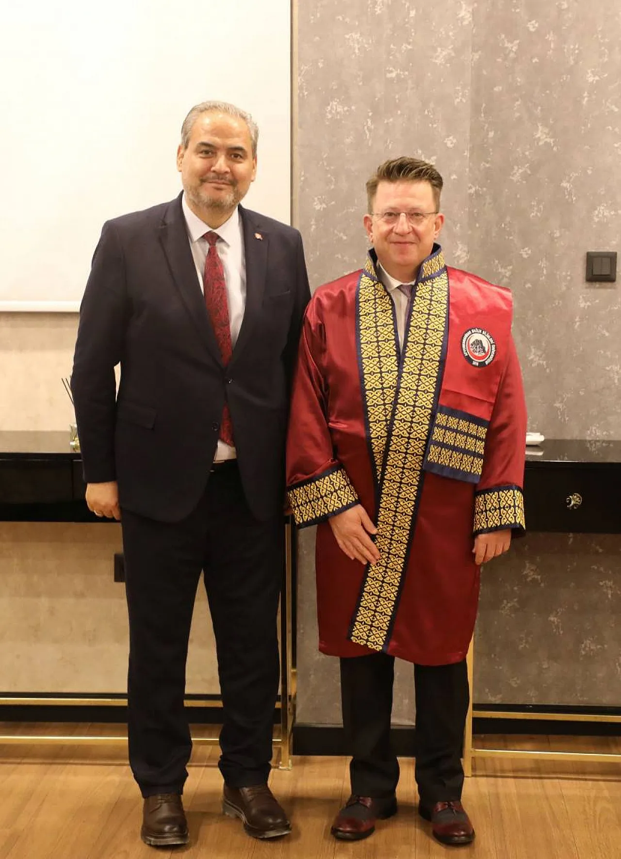AFSÜ'de Yeni Kadrolara Atanan 11 Akademisyen Cübbe Giydi