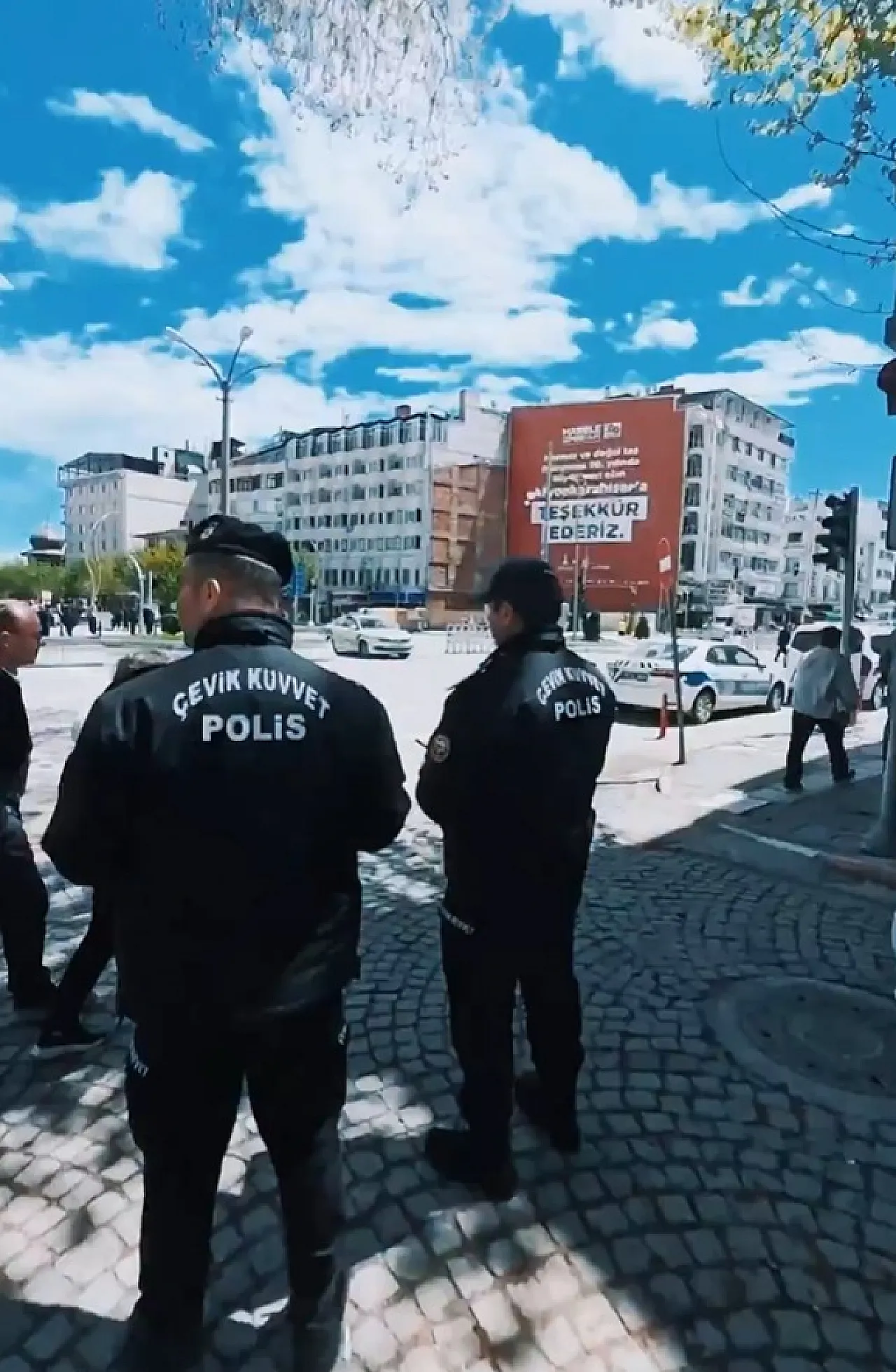 Afyon'da Güvenlik Şube Kuş Uçurtmadı!