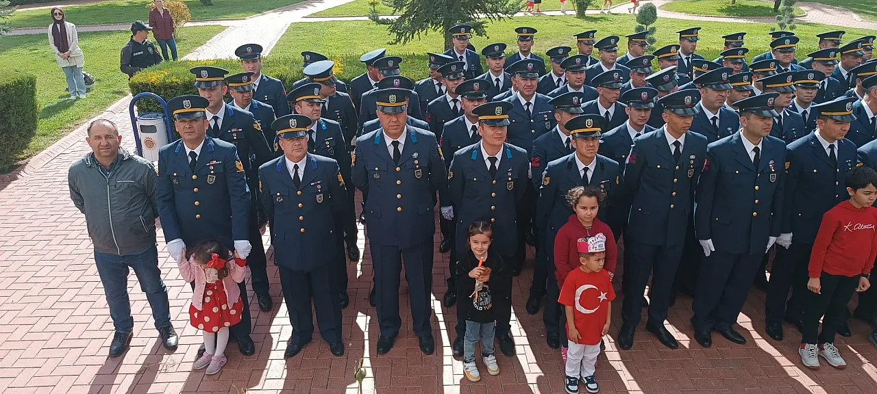 Cumhuriyetin 102. Yılında Çelenkler Sunuldu