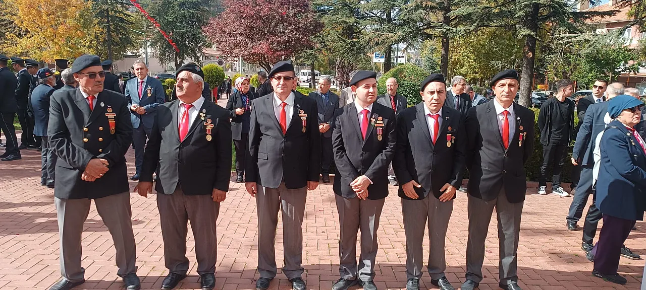 Cumhuriyetin 102. Yılında Çelenkler Sunuldu