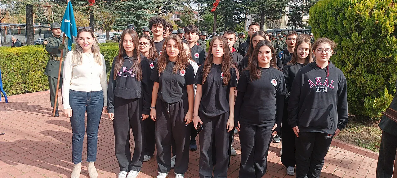 Cumhuriyetin 102. Yılında Çelenkler Sunuldu