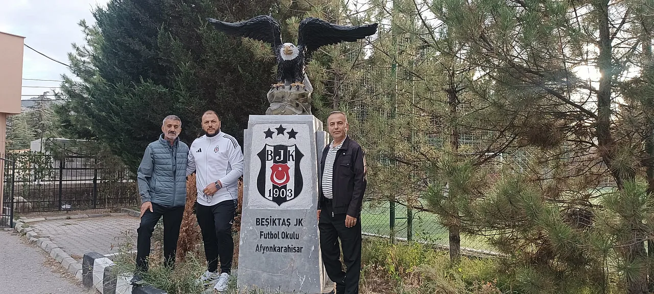 Fenerbahçeli Heykeltraş, Beşiktaş İçin Kartal Heykeli Yaptı