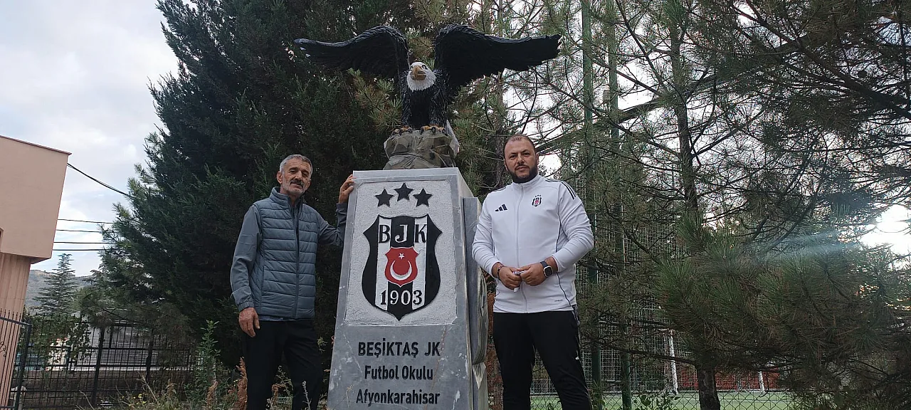 Fenerbahçeli Heykeltraş, Beşiktaş İçin Kartal Heykeli Yaptı