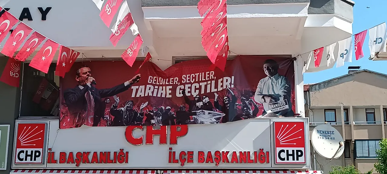 CHP Afyon İl Binası'nda 'Özel' Pankart
