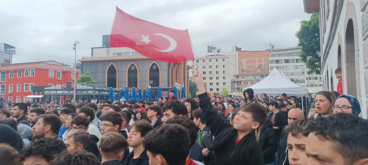 Milli Maçı Afyon'da Binlerce Kişi Birlikte İzledi